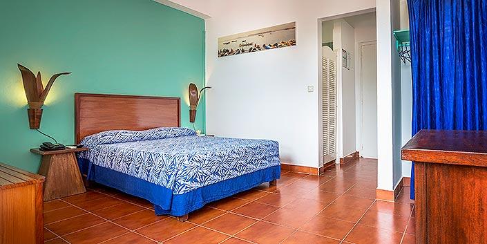 Hotel La Madrague Дакар Экстерьер фото