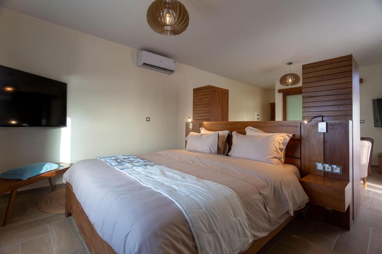 Hotel La Madrague Дакар Экстерьер фото