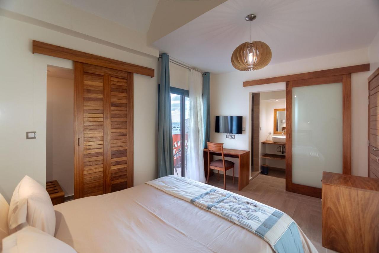 Hotel La Madrague Дакар Экстерьер фото
